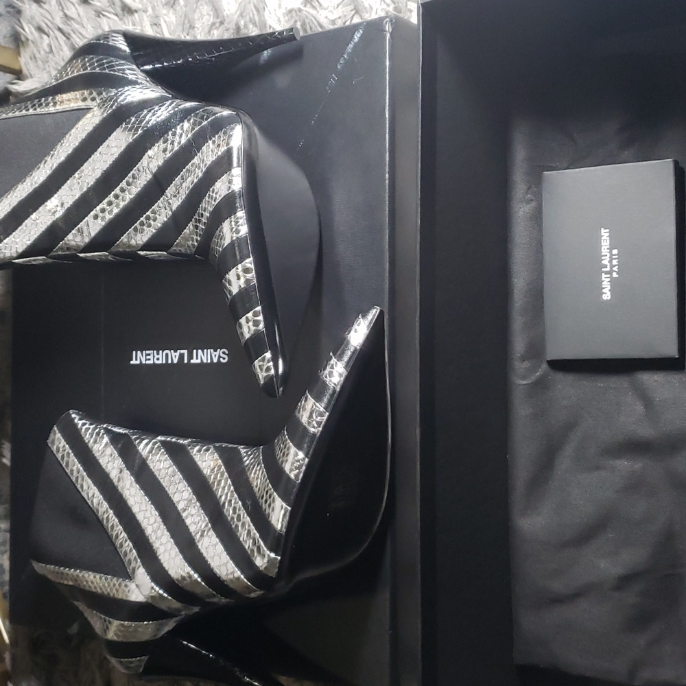 Saint Laurent Chealse Boots - Picture 3 of 4